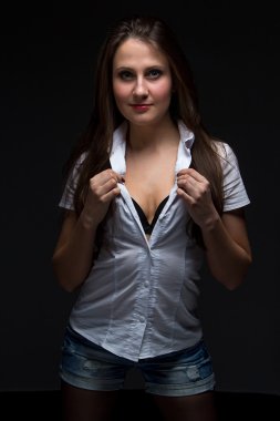 mutlu bir kadın gömlek