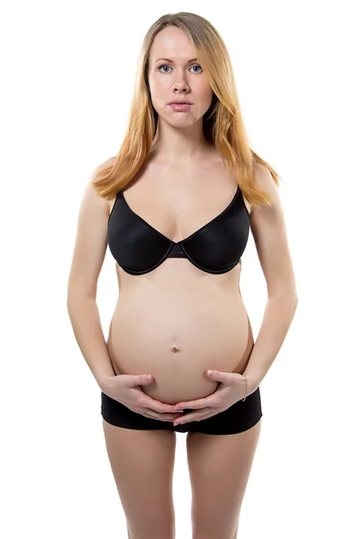 怀孕的女人看看照相机 — 图库照片