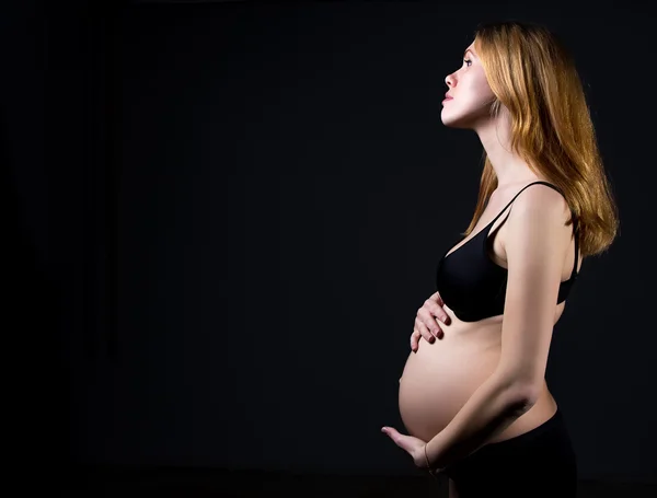 Mulher grávida em roupa interior — Fotografia de Stock