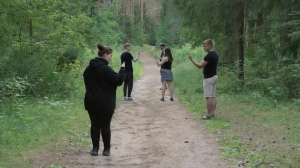 Video av människor vände sig om och titta på handflator — Stockvideo