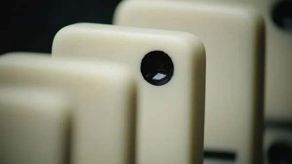 Foto de close-up de elementos de dominó - efeito dominó — Fotografia de Stock