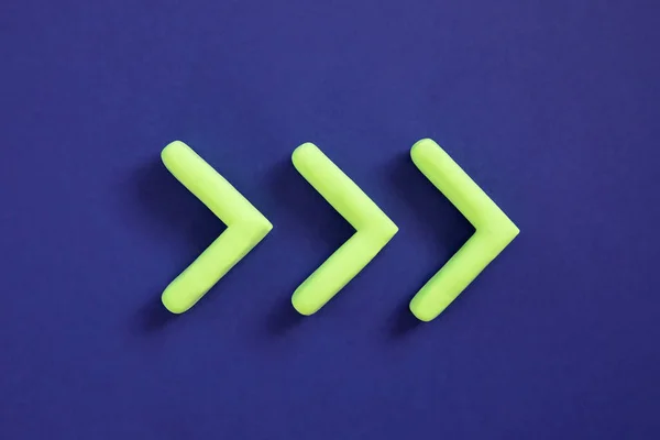 Flechas Verdes Apuntando Hacia Lado Derecho Señal Flecha Tridimensional Que —  Fotos de Stock