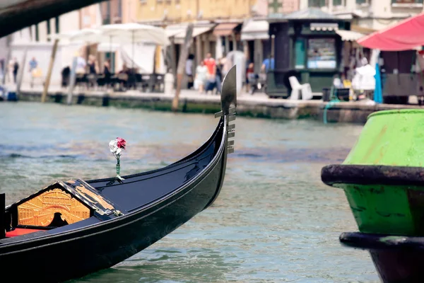 Vista Ciudad Venecia Con Detalle Góndola Cerca Del Canal Verano — Foto de Stock