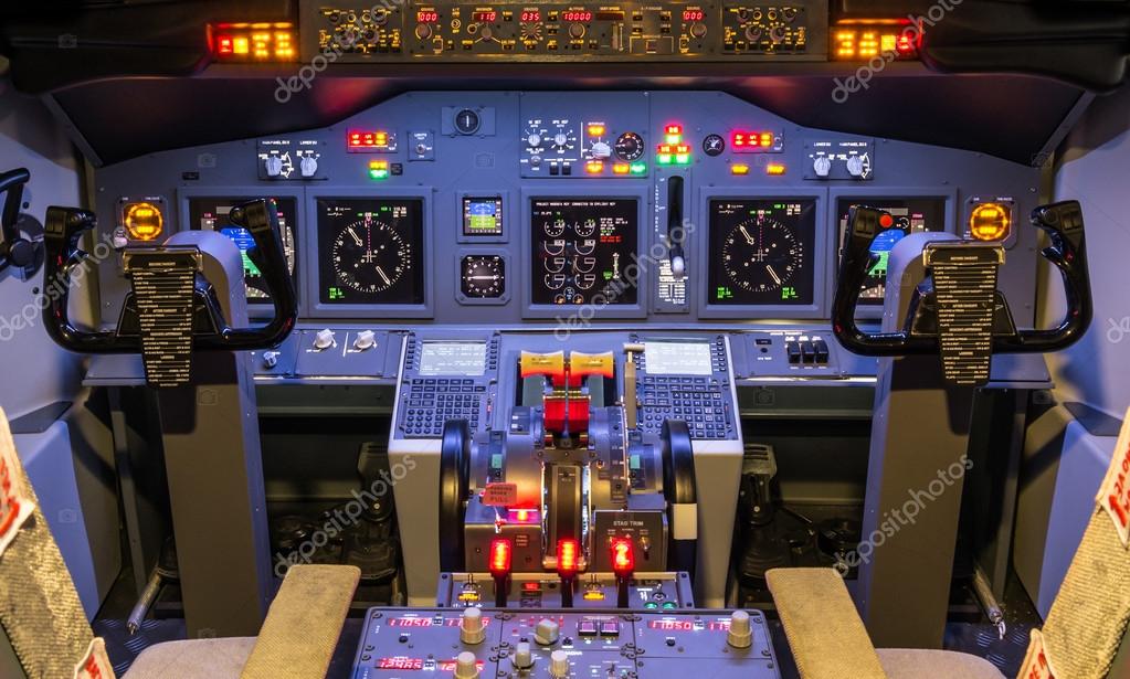 ボーイング 737-800 - 自家製の飛行シミュレータのコックピット