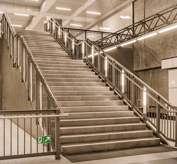 Escaleras en una estación de metro - Berlin Hauptbahnhof, U55 —  Fotos de Stock