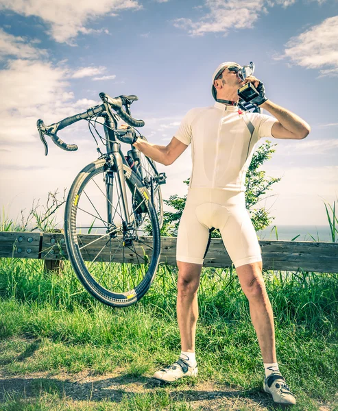 Winner of a Bike Race kisses the Trophy — Stock Photo, Image