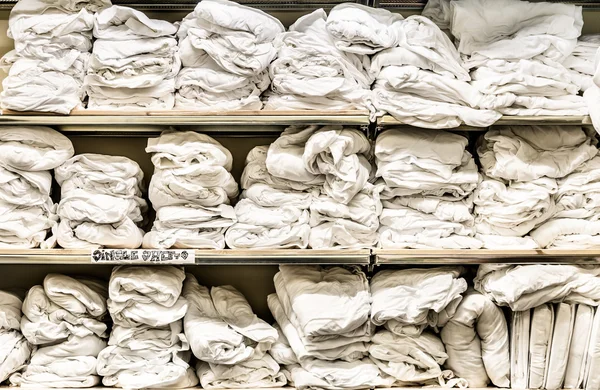 Messy Sheets on Shelves — Stock Photo, Image