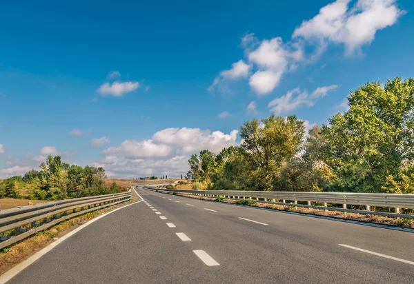 田舎 - トスカーナ州、イタリアの高速道路 — ストック写真