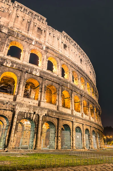 Colosseum per nacht — Stockfoto