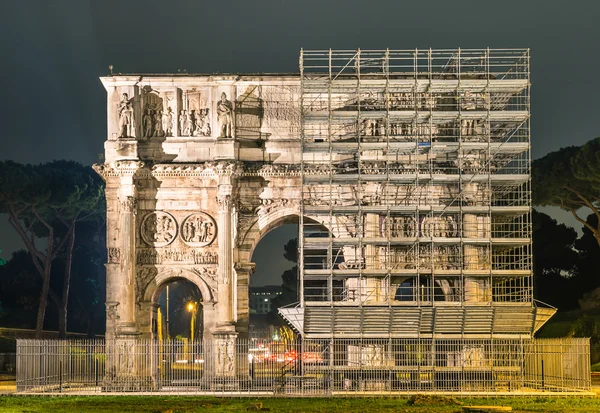 Vítězný oblouk costantine v Římě - restaurátorské práce — Stock fotografie