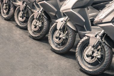 scooter wheels dizilmiş