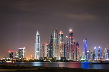 Dubai Yat Limanı manzarası, gece