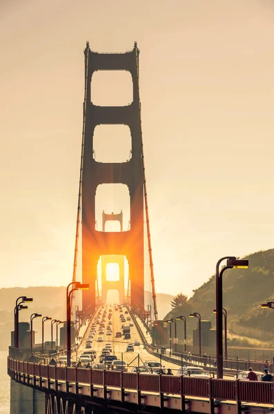 Puente Golden Gate - San Francisco al atardecer —  Fotos de Stock