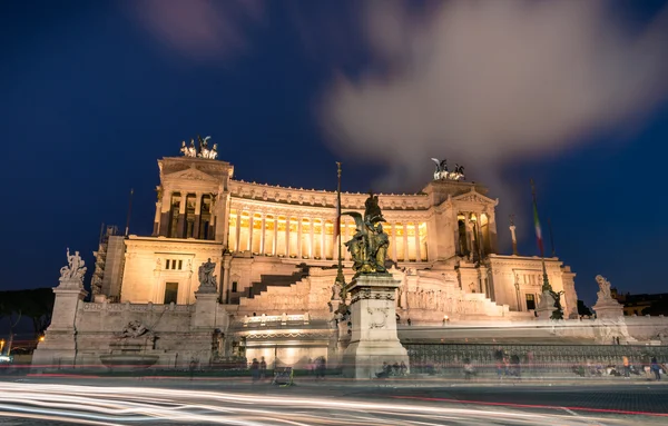 ローマでヴィットリアーノの夜景 — ストック写真