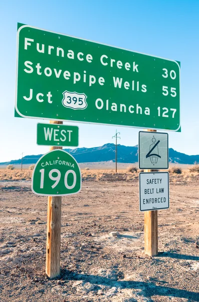 Sinal de estrada no Vale da Morte - Highway West 190 — Fotografia de Stock