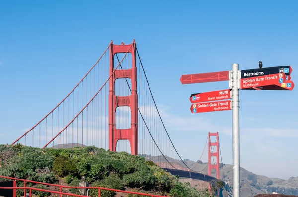 Golden gate Köprüsü - san Francisco'da parlak güneşli bir günde — Stok fotoğraf