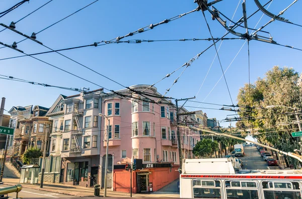 San francisco victorian tarzı ve tel kablo için elektrik net — Stok fotoğraf