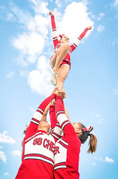 Cheerleaders team during Competition outdoors — Stock Photo, Image