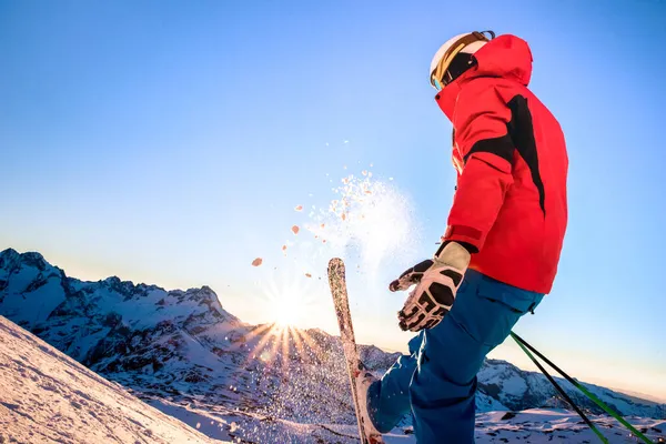 Atlet Profesional Saat Matahari Terbenam Pada Saat Santai Resor Ski — Stok Foto