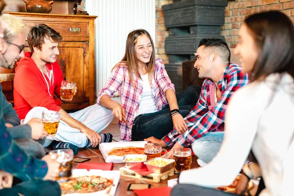 Happy Roommates Eating Take Away Pizza Home College Barátság Koncepció — Stock Fotó