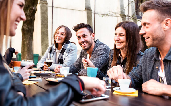 People Tasting Hot Drinks Coffee Restaurant Dehor Milenial Friends Talking Royalty Free Stock Photos