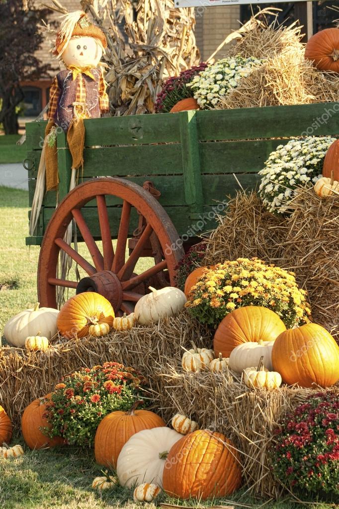 Antique Wagon Fall Pumpkin Display — Stock Photo © kathyclark 30228341