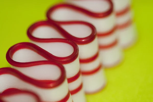 Caramelo tradicional de la cinta de Navidad de menta roja y blanca —  Fotos de Stock
