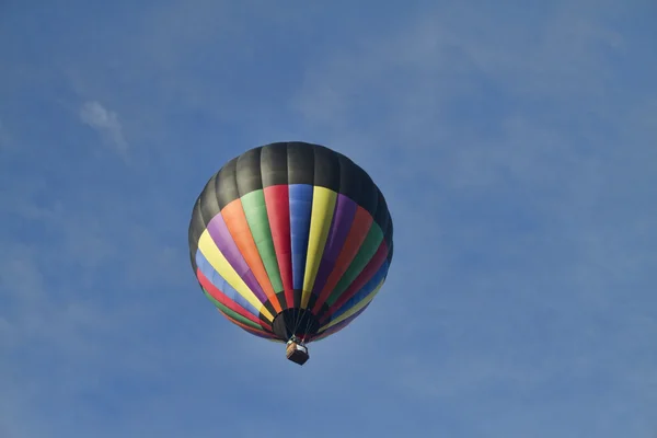 Kolorowy balon na gorące powietrze — Zdjęcie stockowe