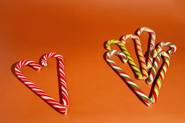 Tatlı kalp şeklinde lolipoplar.