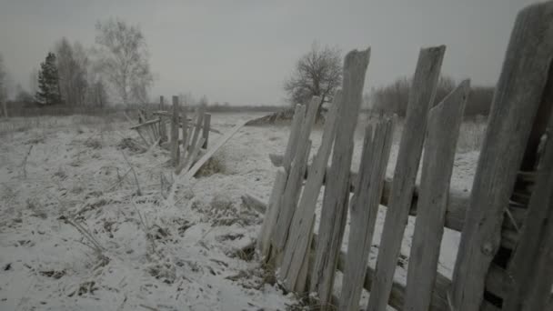 Rural Landscape Broken Wooden Fence — Vídeo de stock