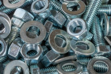 Cıvatalar, çamaşır makineleri ve fındıklar yakın plan. Fasteners. Onarım için detaylar.
