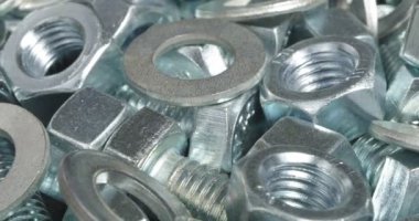 Bir grup civata, fındık ve conta kapanıyor. Fasteners.