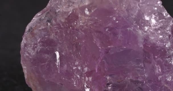 矿物紫水晶。特写石材质地. — 图库视频影像
