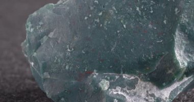 Mineral heliotrope. Yakın çekim taş dokusu.