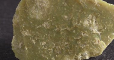 Opal ungvarit. Doğal mineral. Yakın çekim taş dokusu.