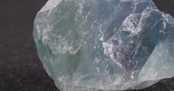 Mineralfluorit. Steinstruktur in Nahaufnahme. — Stockvideo