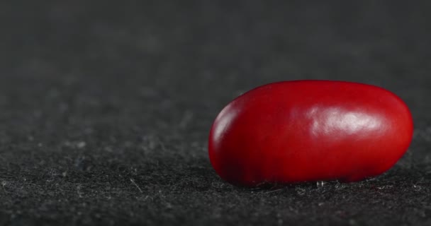 La texture des haricots rouges en gros plan. Macro-légumineuses. — Video