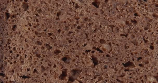 Close-up cut of rye bread. — стоковое видео
