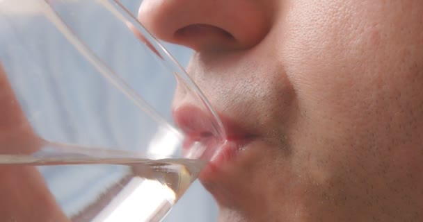 A person drinks water from a close-up glass. — Stok video