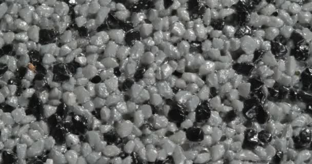 Close-up textuur van fijne marmeren chips. Grijze en zwarte kleur. — Stockvideo