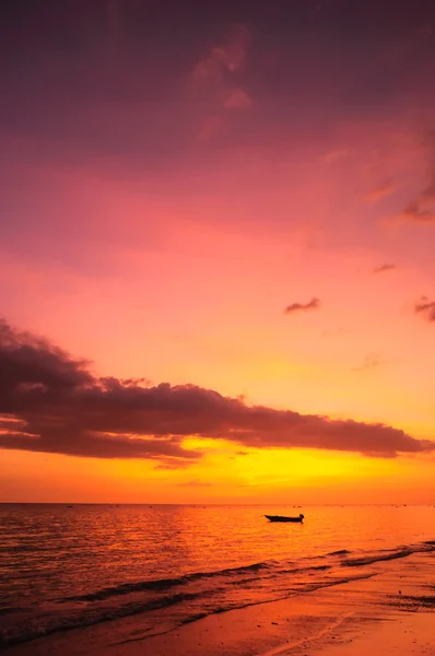 Puesta de sol en la playa con hermoso cielo —  Fotos de Stock