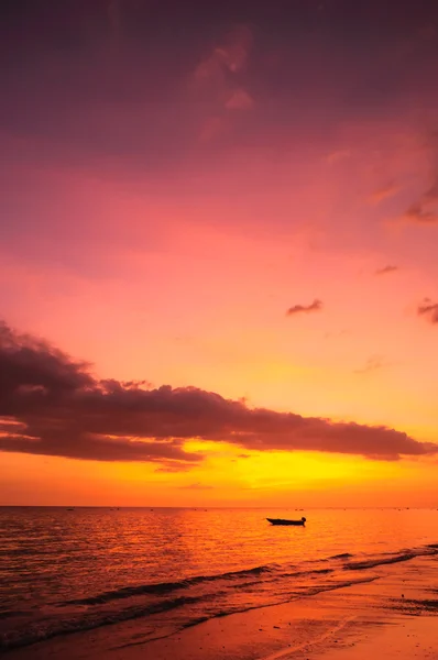 Sunset on the beach with beautiful sky — Stock Photo, Image