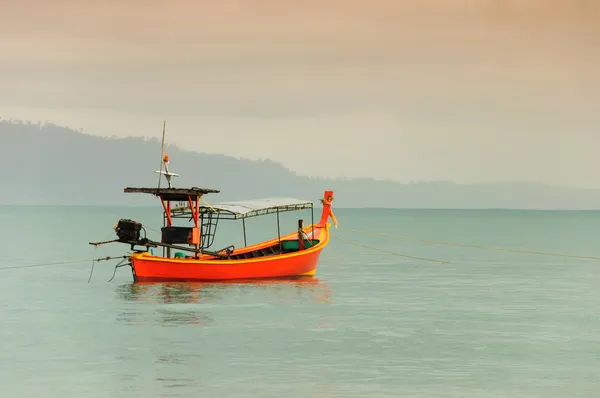 Boat beach and sunset — Stock Photo, Image