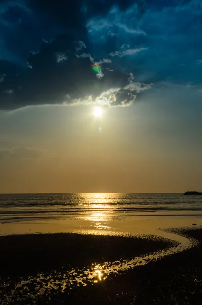 Evening scene with sunset on sea — Stock Photo, Image