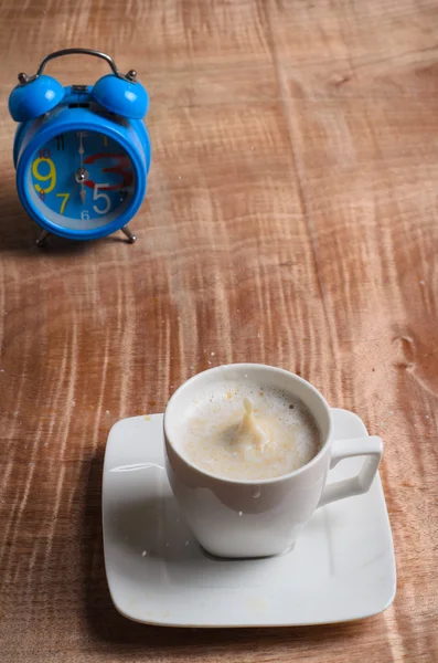 Bebidas cereales sobre madera — Foto de Stock