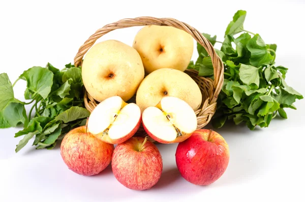 Apple and Asiatic in basket on white background — Stock Photo, Image