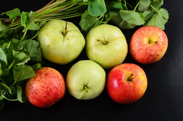 Guava a asijské na černém pozadí — Stock fotografie