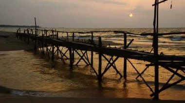 Köprü ve sunset Beach