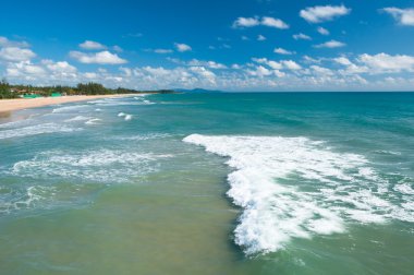 deniz ve mavi gökyüzü