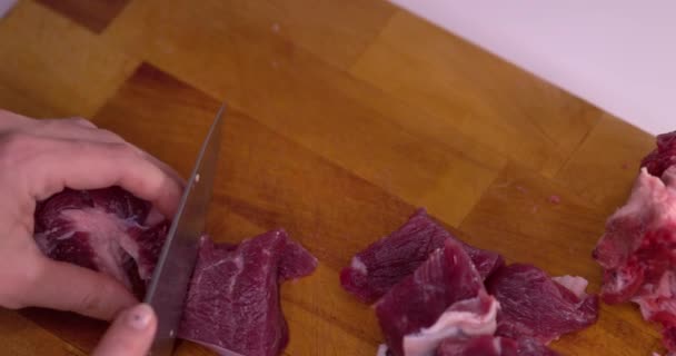 Κρέας Κομμένο Κύβους Αργή Κίνηση — Αρχείο Βίντεο